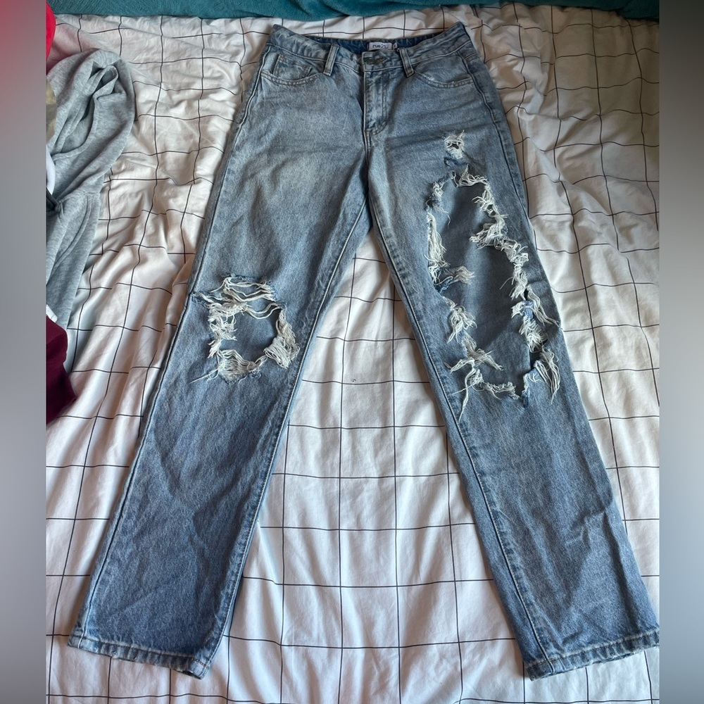 Rue21 size 6 straight leg jeans with holes